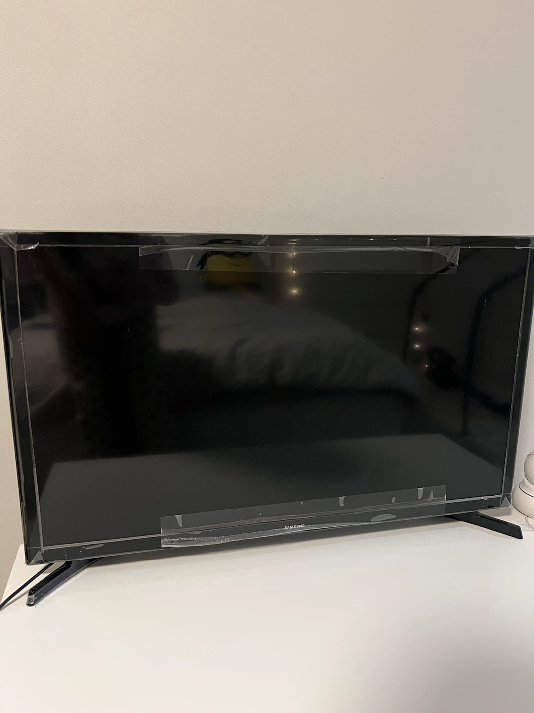 SAMSUNG 32-inch Class LED Smart Full Box