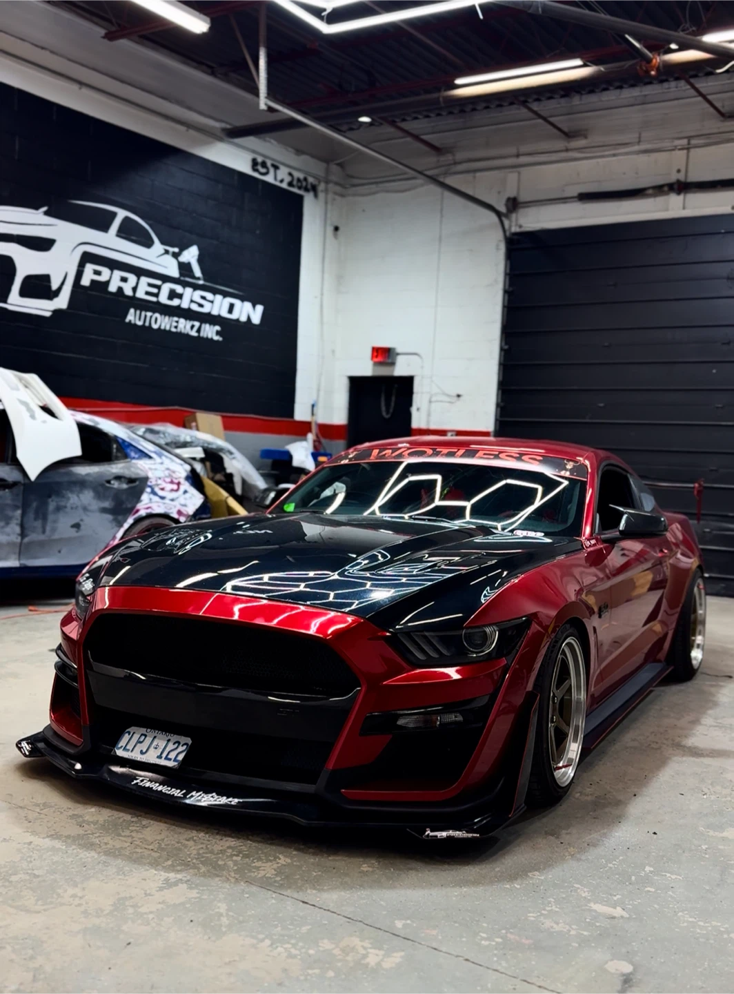 Ford Mustang black hood - photo 2