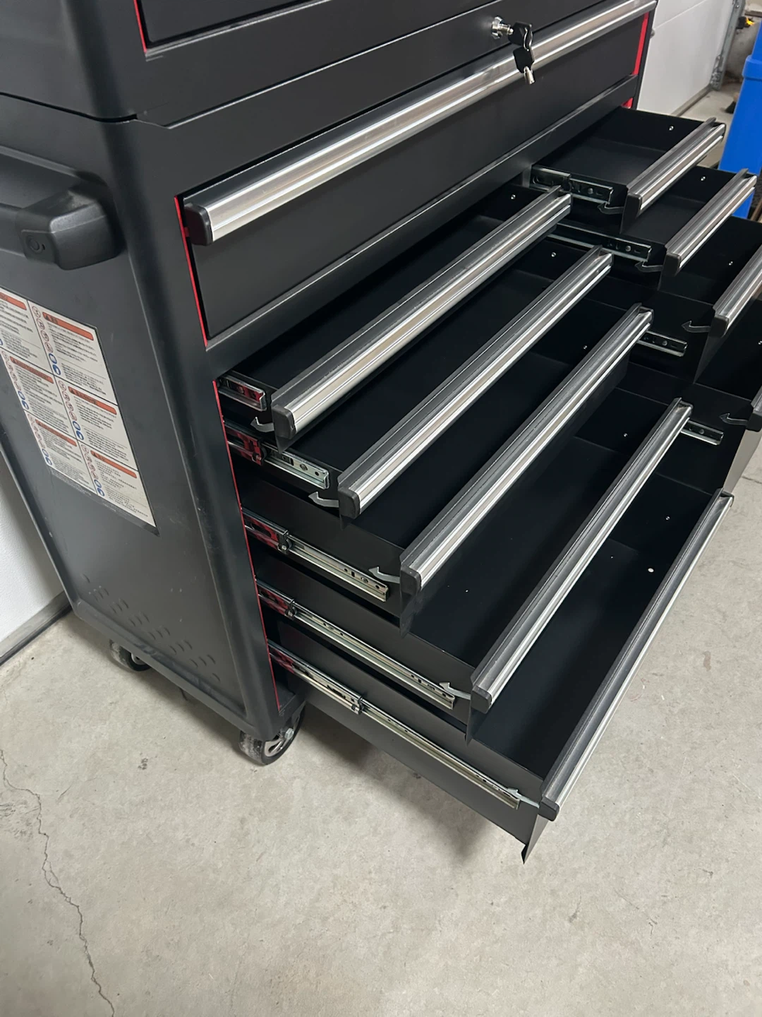 Kirkland Signature 16- drawer Rolling Tool Chest and Cabinet - photo 5