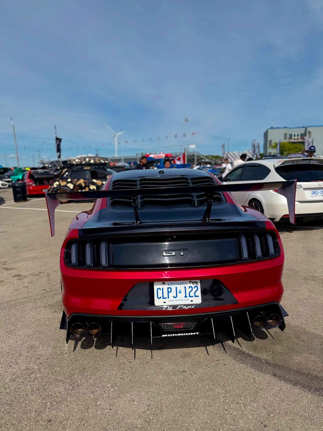 Custom diffuser with a pair side skirts