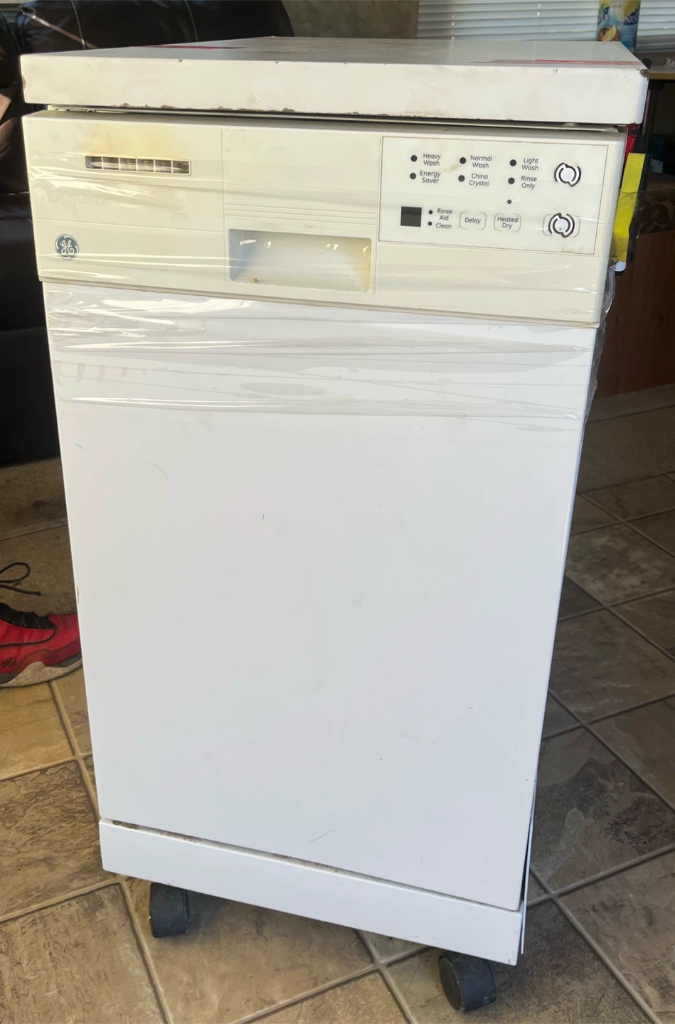 General Electric Dishwasher - photo 2