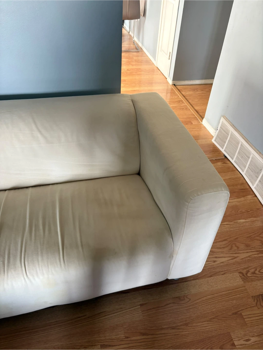 Off-white three-seater sofa - photo 4