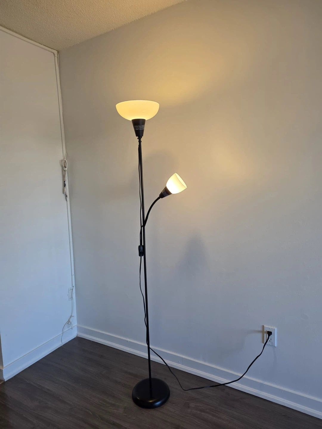 Black floor lamp with reading light - photo 2