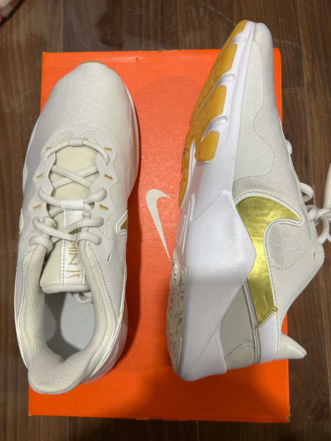 Nike Sneakers White and Gold
