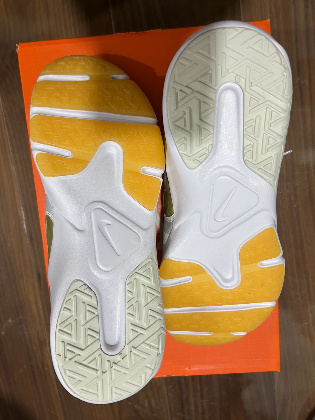 Nike Sneakers White and Gold - photo 2