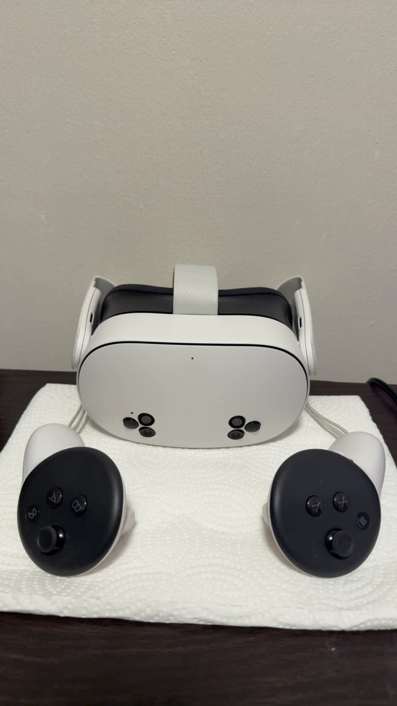 Meta Quest 3S VR Headset w/ Controllers