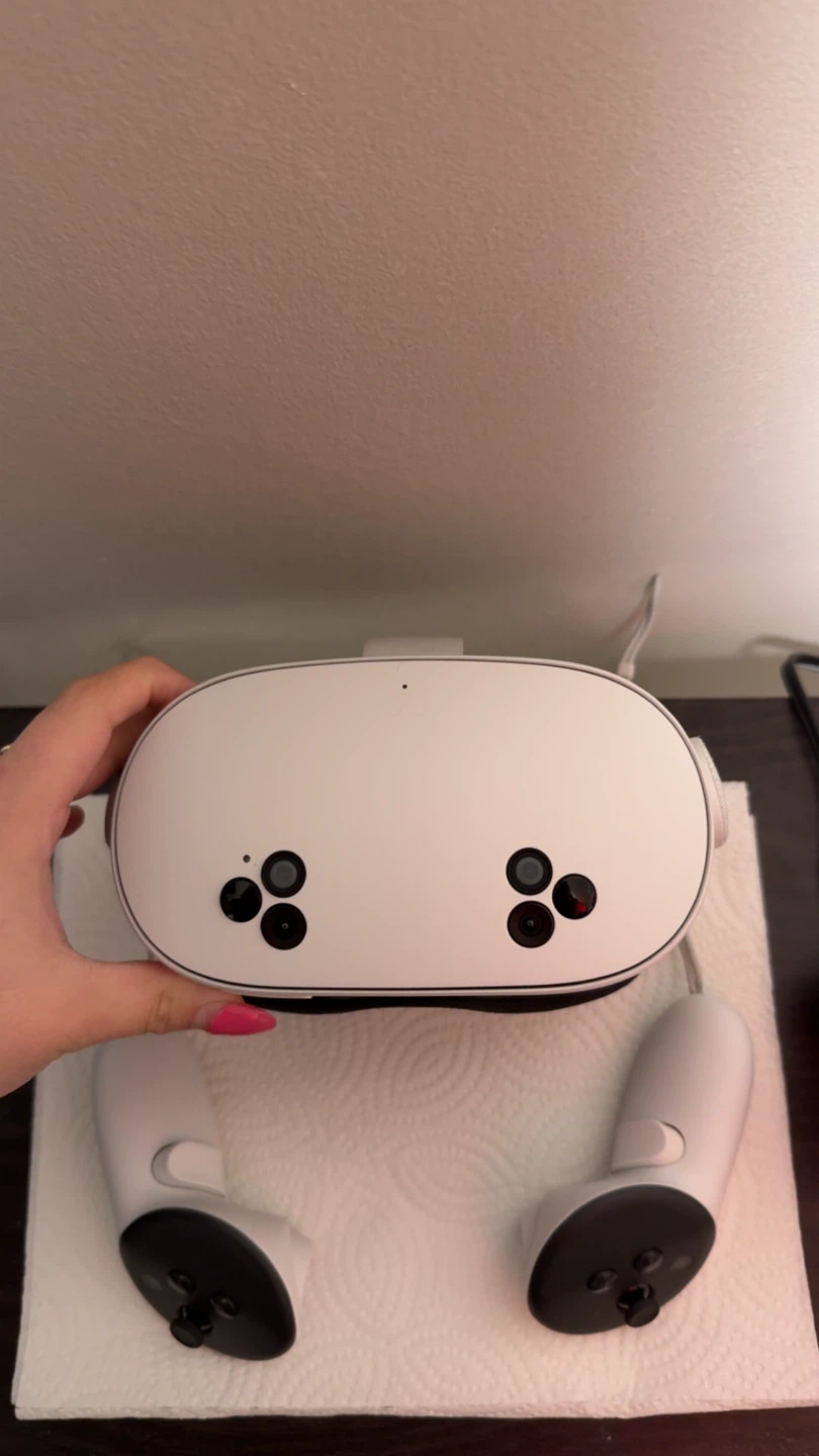 Meta Quest 3S VR Headset w/ Controllers - photo 2