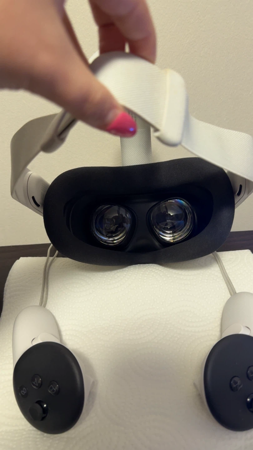 Meta Quest 3S VR Headset w/ Controllers - photo 4
