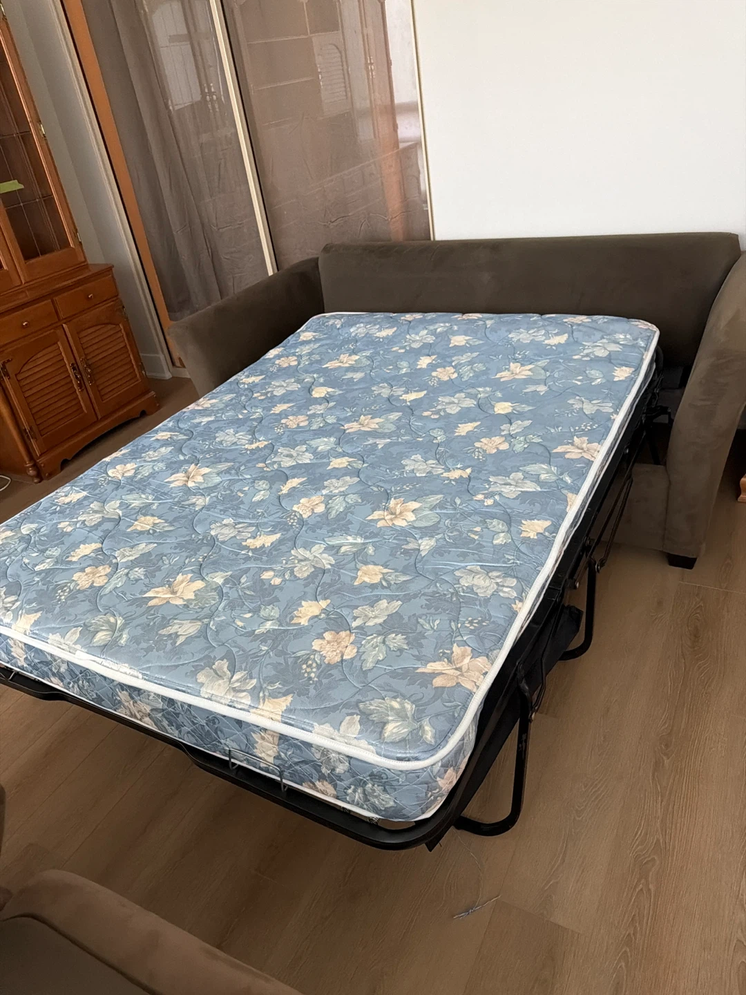 Sofa bed with site wooden table - photo 2