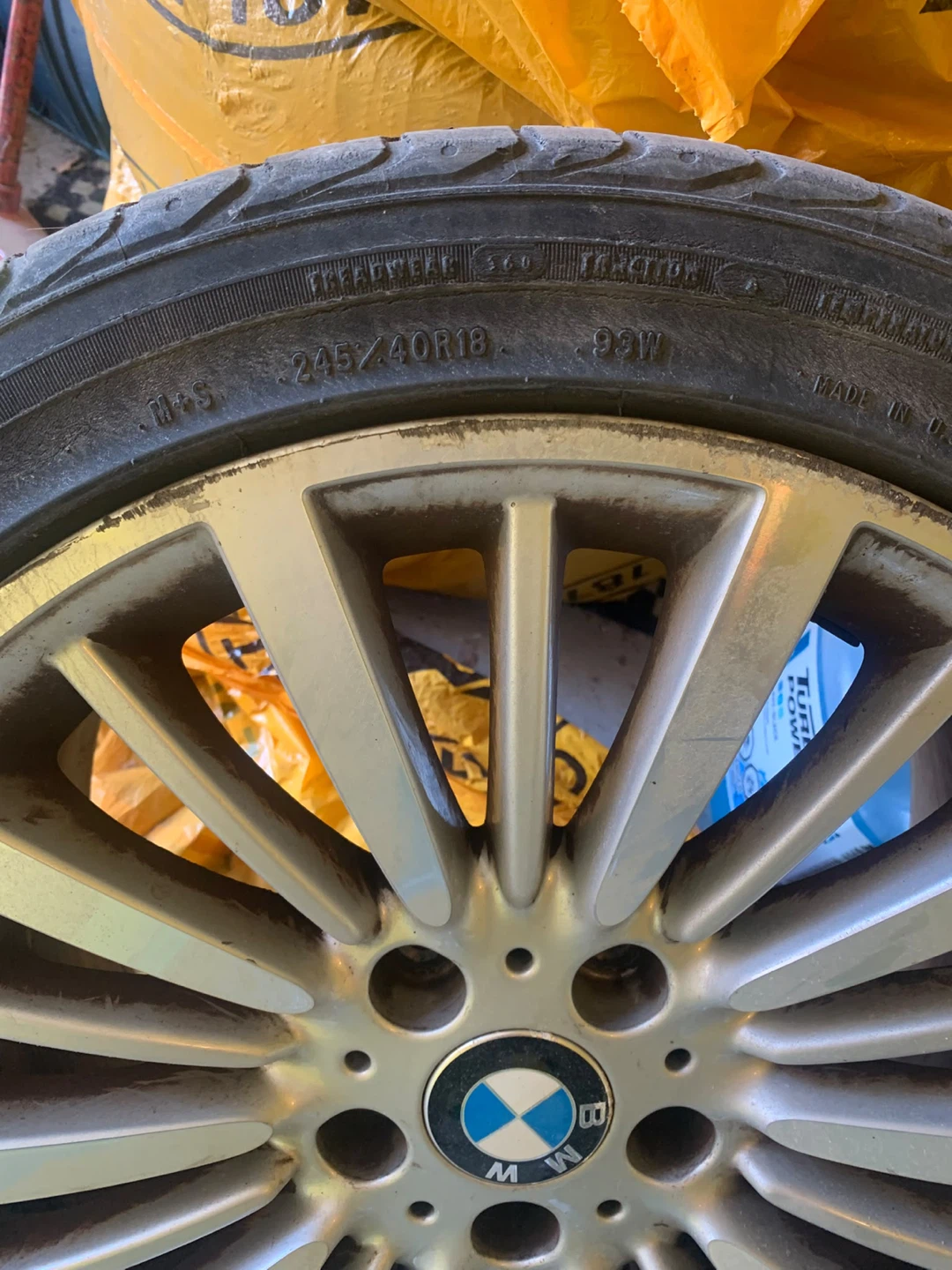 BMW 18-inch alloy rim with winter tires - photo 2