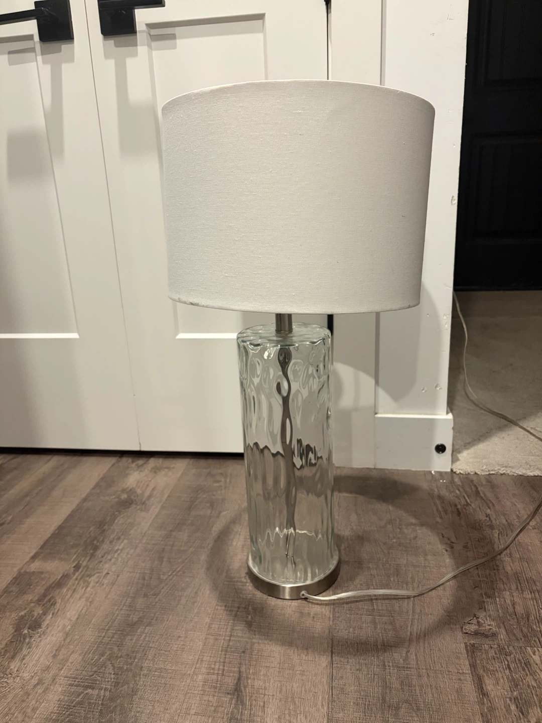 glass base table lamp - photo 2