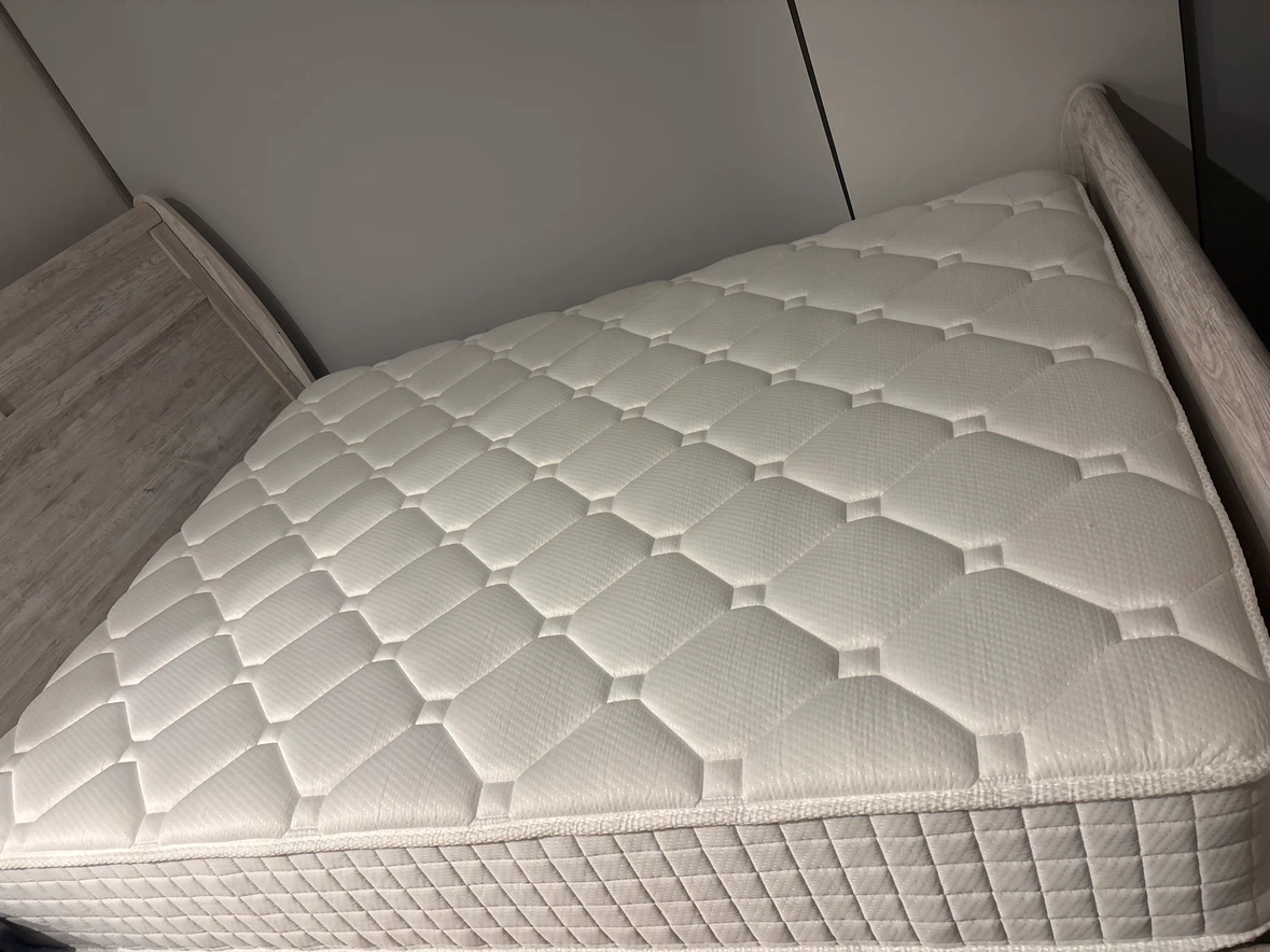 Queen Size Mattress - photo 2