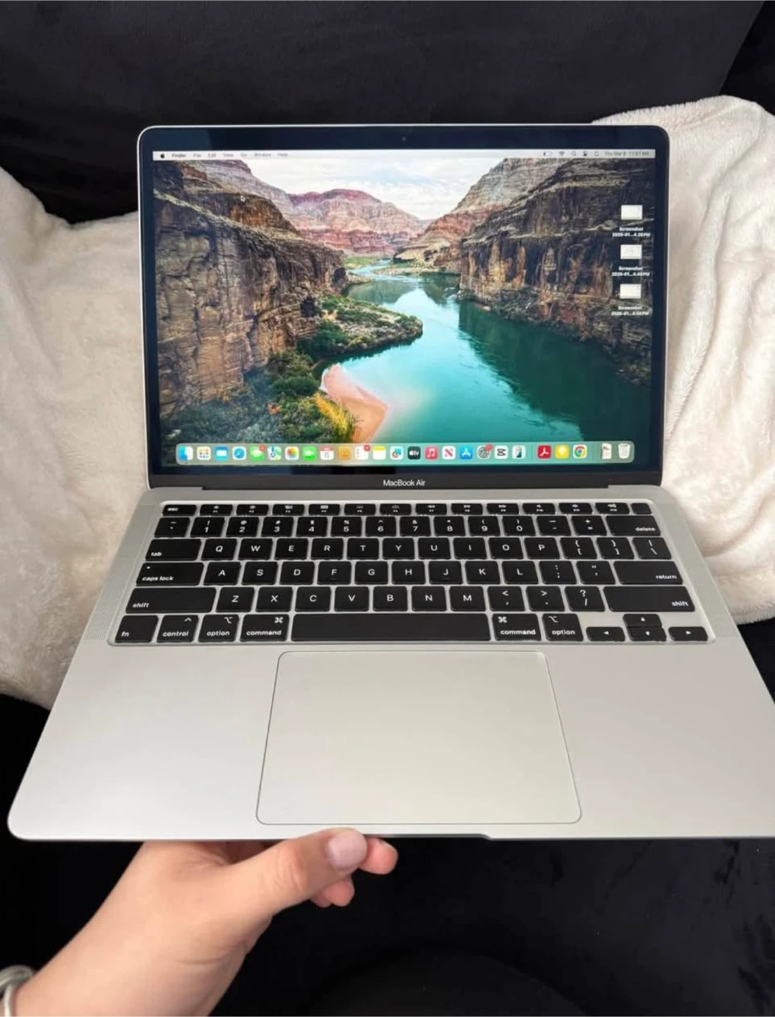 Apple MacBook Air  13 inch 2020