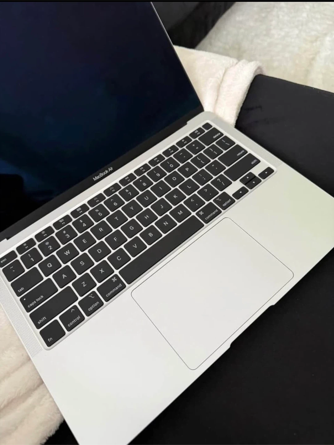 Apple MacBook Air  13 inch 2020 - photo 5