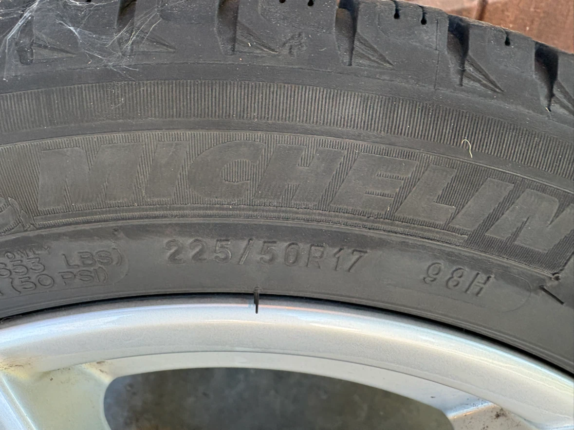 Set of 4 Michelin Tires with Audi Rims - photo 4
