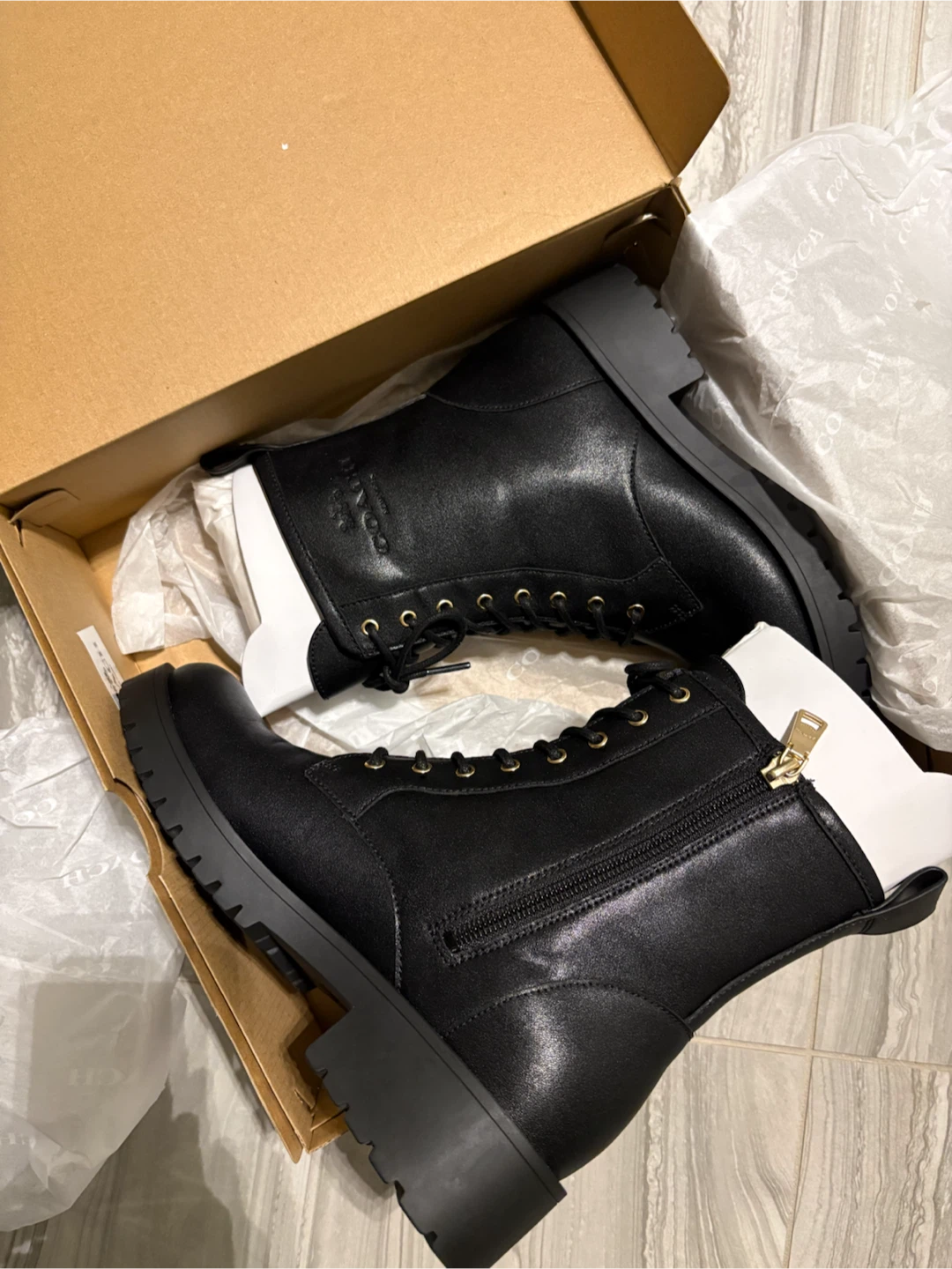 Coach women leather boos size 7- brandnew - photo 2
