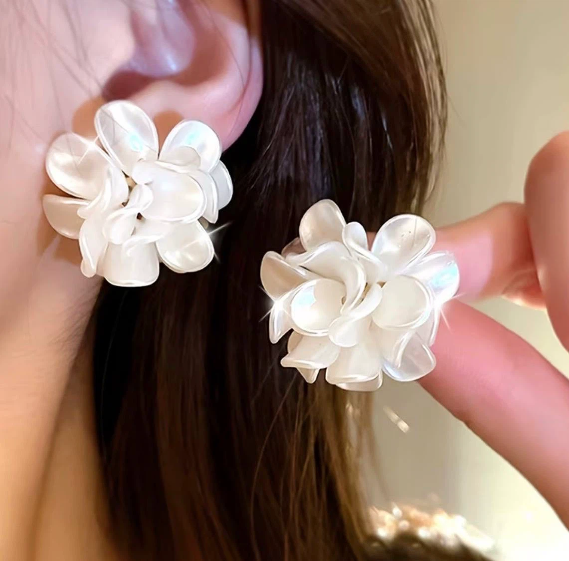 Set of 5 White Flower Earrings - photo 2