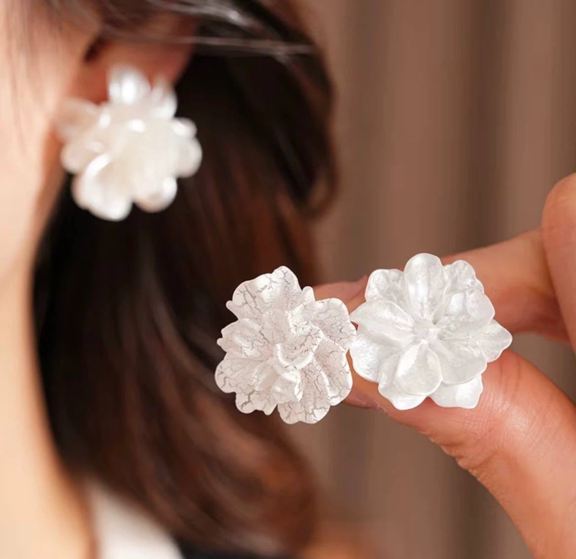 Set of 5 White Flower Earrings - photo 4