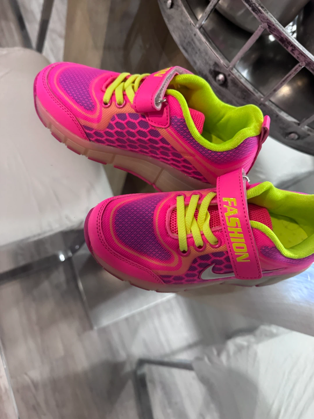 Pink Fashion Roller Shoes Size 3 US