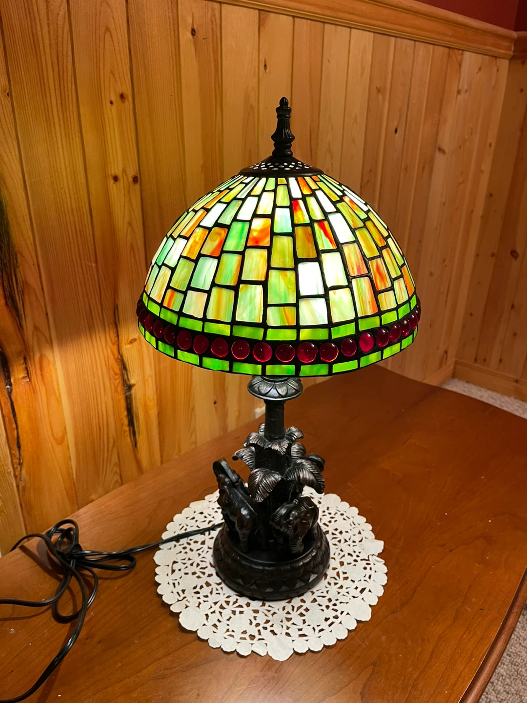 A beautiful Tiffany Style stained glass table lamp - photo 2