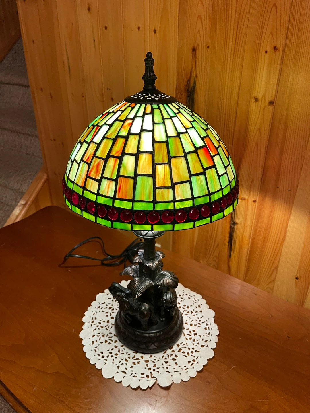 A beautiful Tiffany Style stained glass table lamp - photo 3