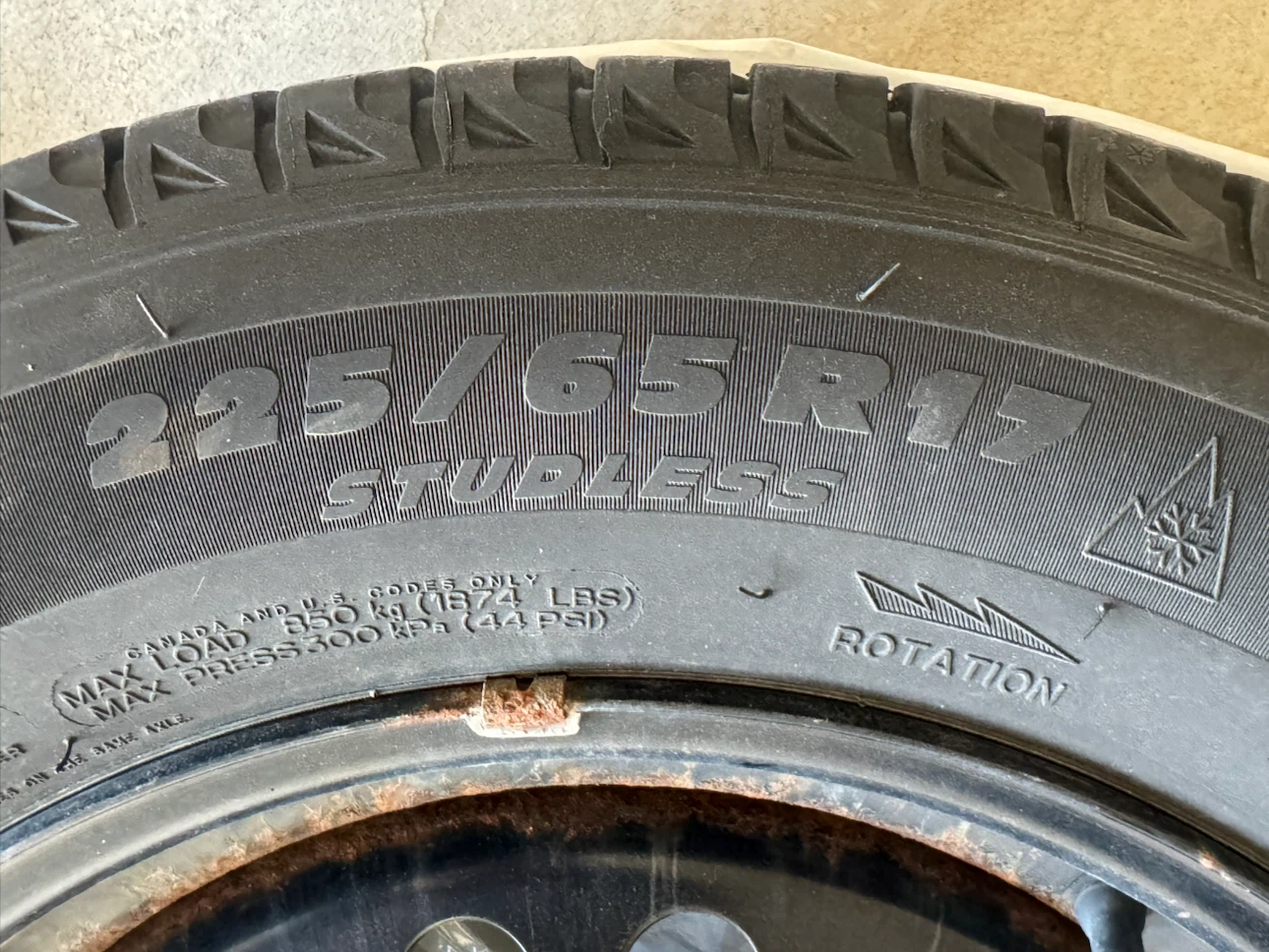 Michelin Latitude X-Ice Xi2 Tire 225/65 R17