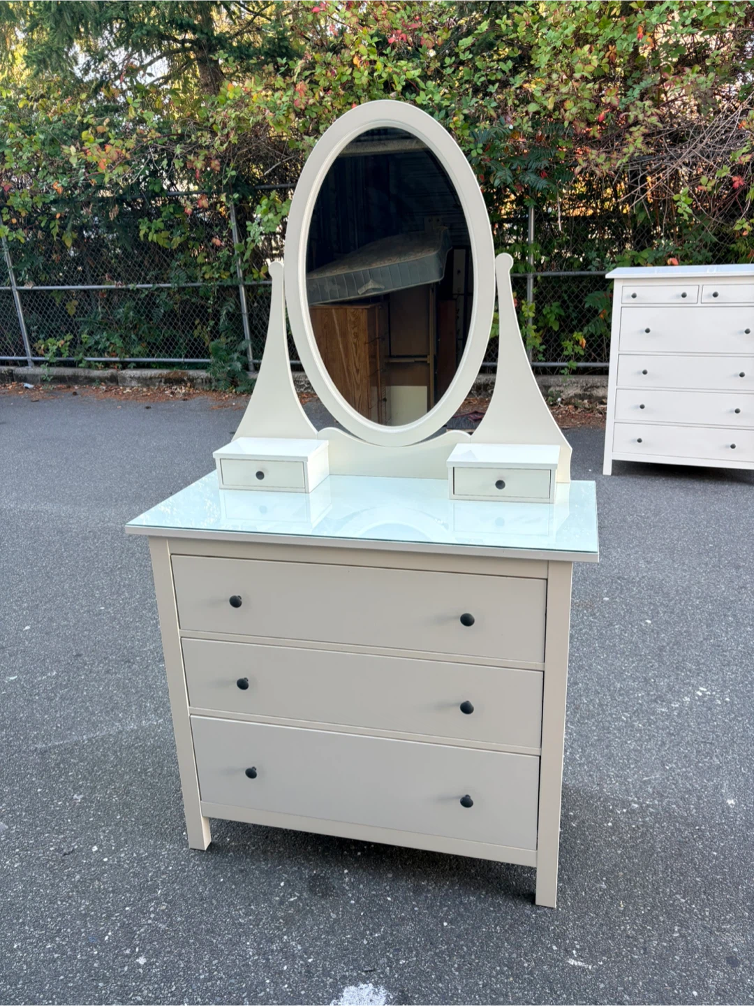 Dresser ( delivery available)
