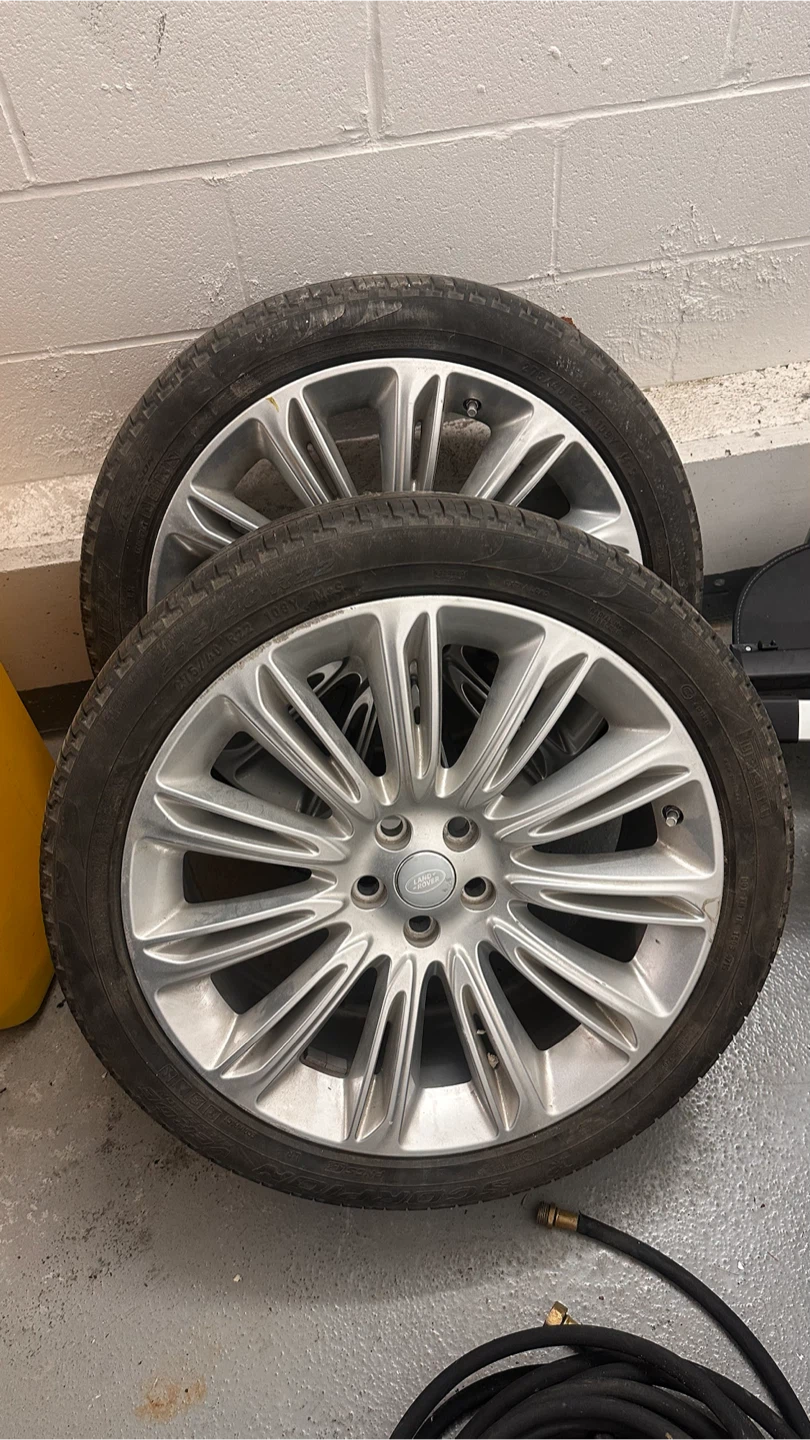 Set of 2 Land Rover 22-inch Wheels
