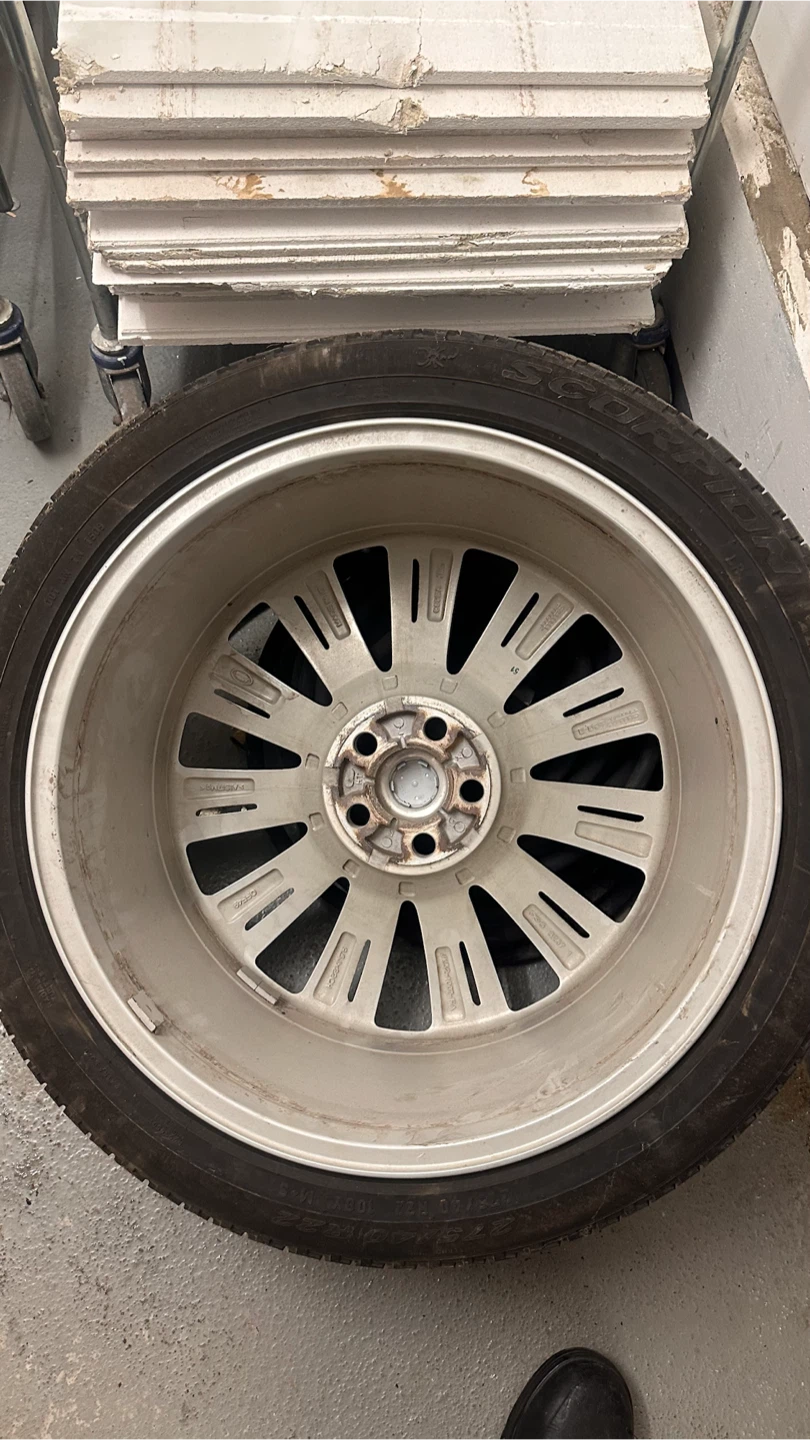 Set of 2 Land Rover 22-inch Wheels - photo 2