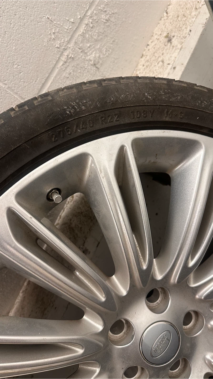 Set of 2 Land Rover 22-inch Wheels - photo 3