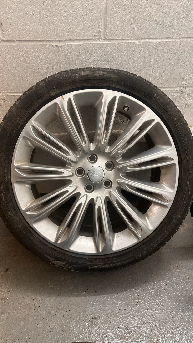 Set of 2 Land Rover 22-inch Wheels - photo 4