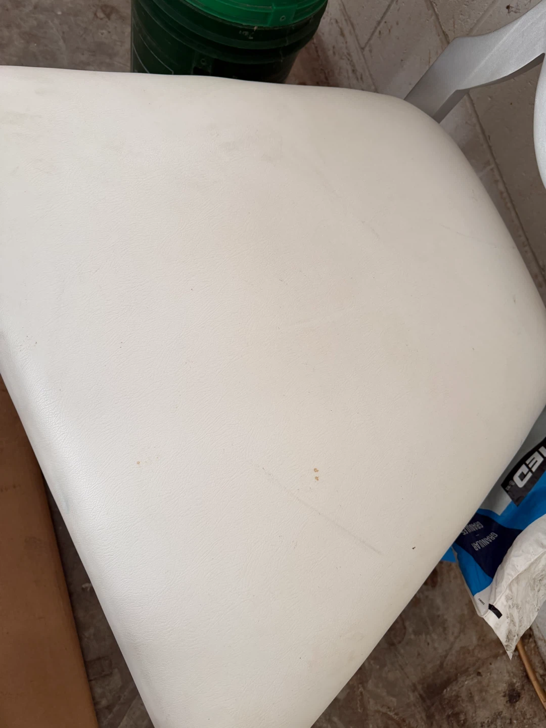 White tufted dining chair with silver frame - photo 3