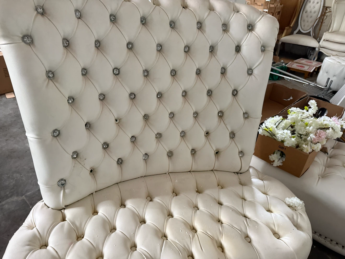 White Tufted Accent Chair - photo 2