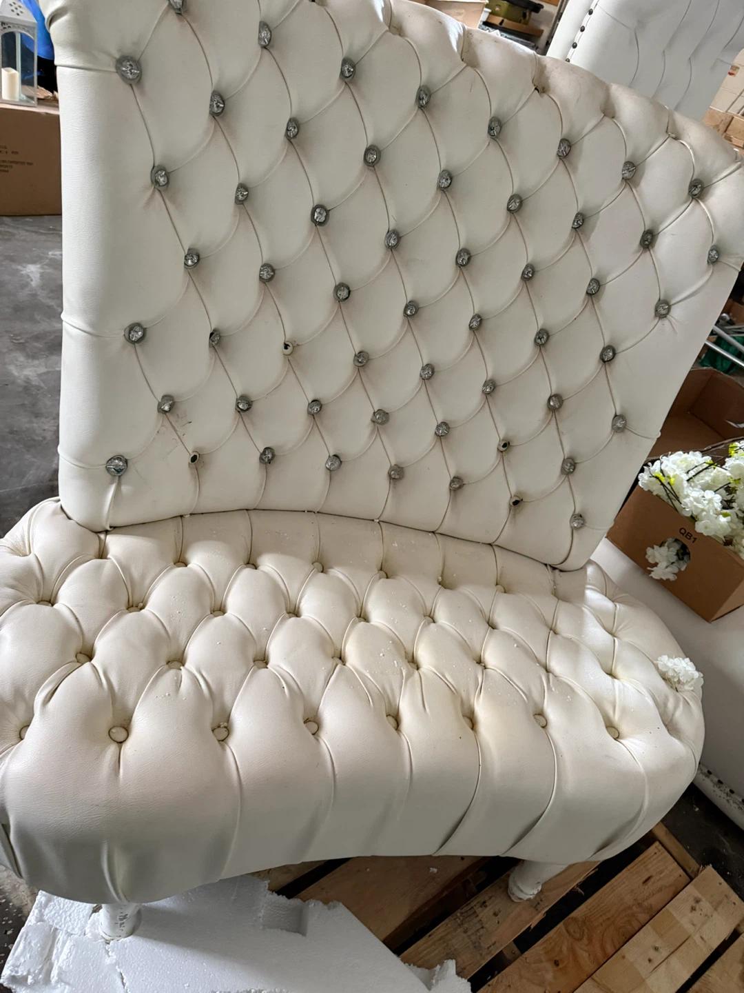 White Tufted Accent Chair - photo 3
