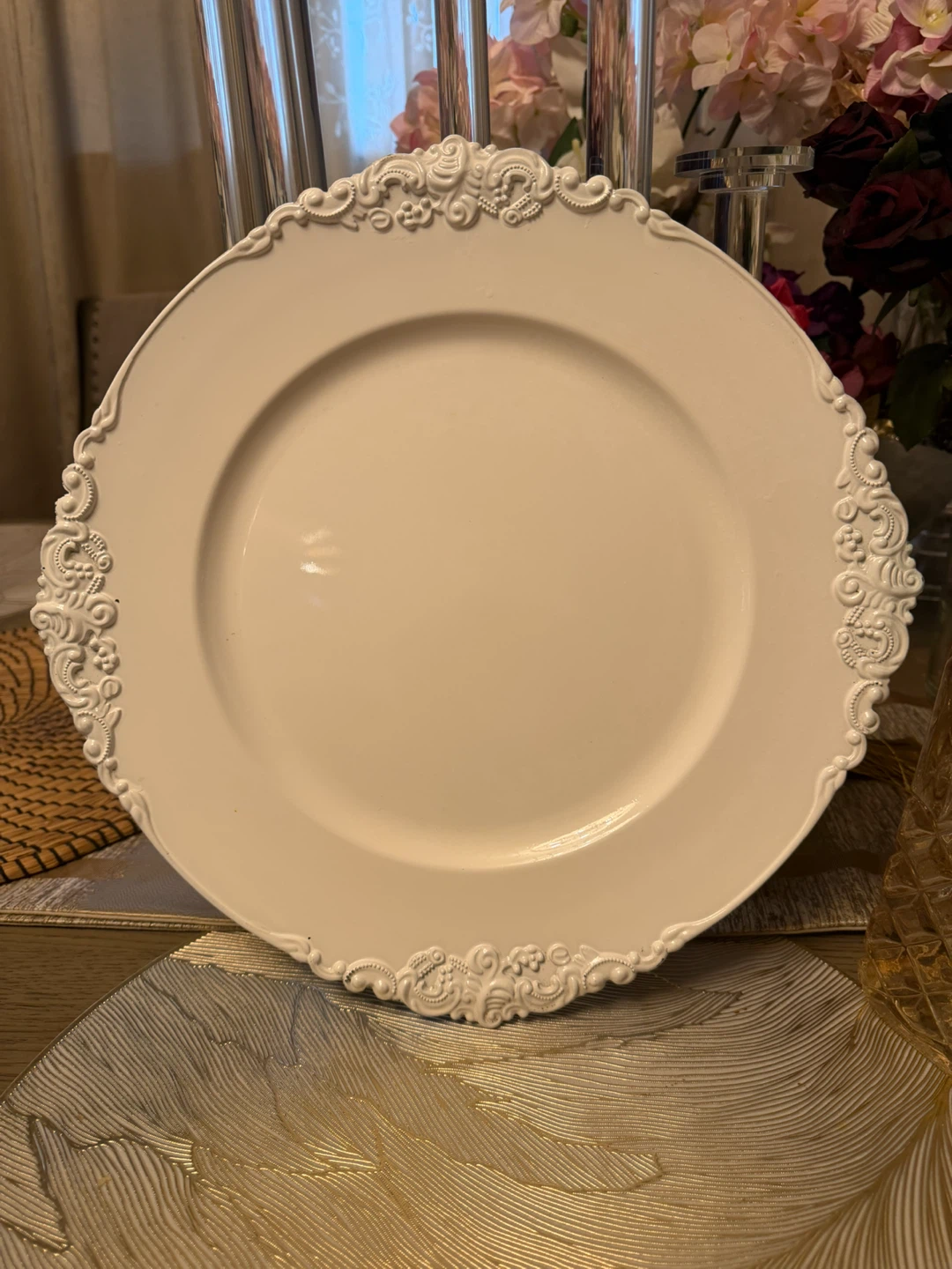 Set of White Vintage-Style Charger Plates - photo 2