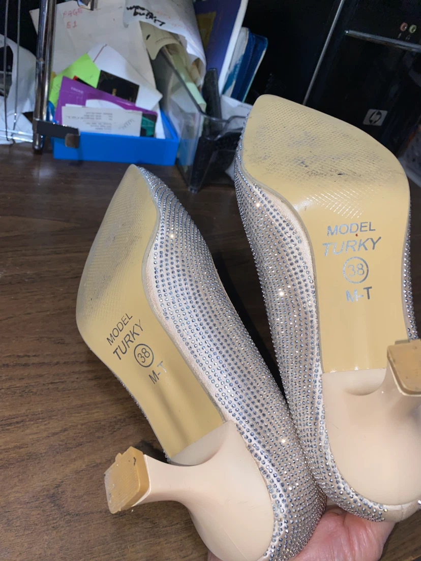 M-T Shoes Rhinestone Kitten Heels size 38 - photo 4
