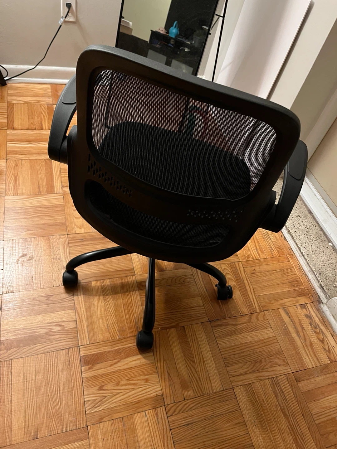 Black Mesh Office Chair - photo 2