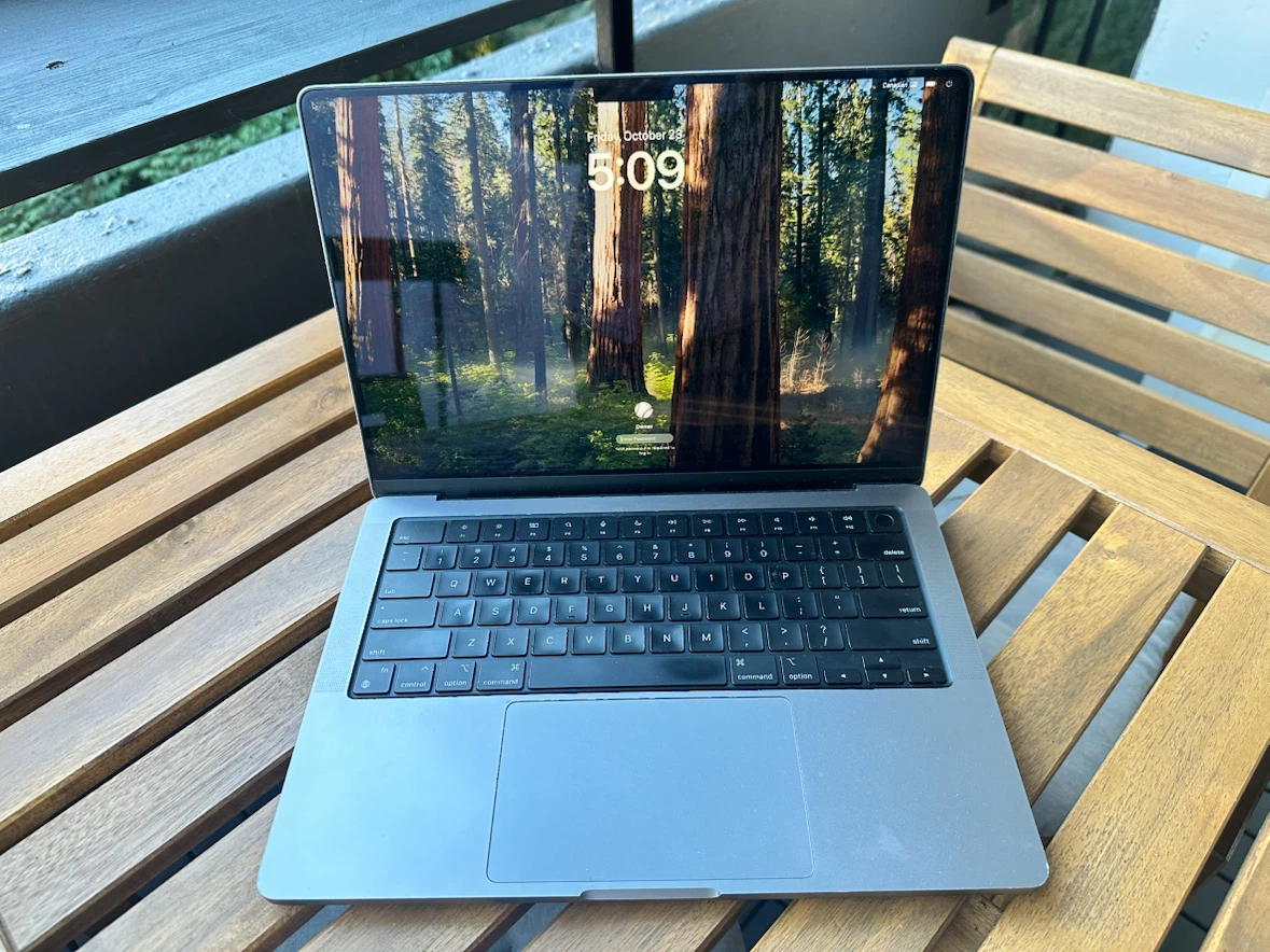 Apple MacBook Pro (trades for Apple devices or ssd external + $)