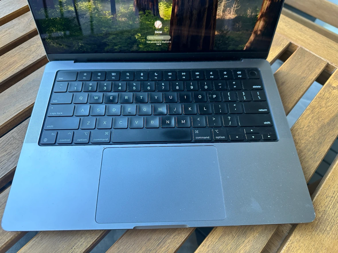 Apple MacBook Pro (trades for Apple devices or ssd external + $) - photo 2