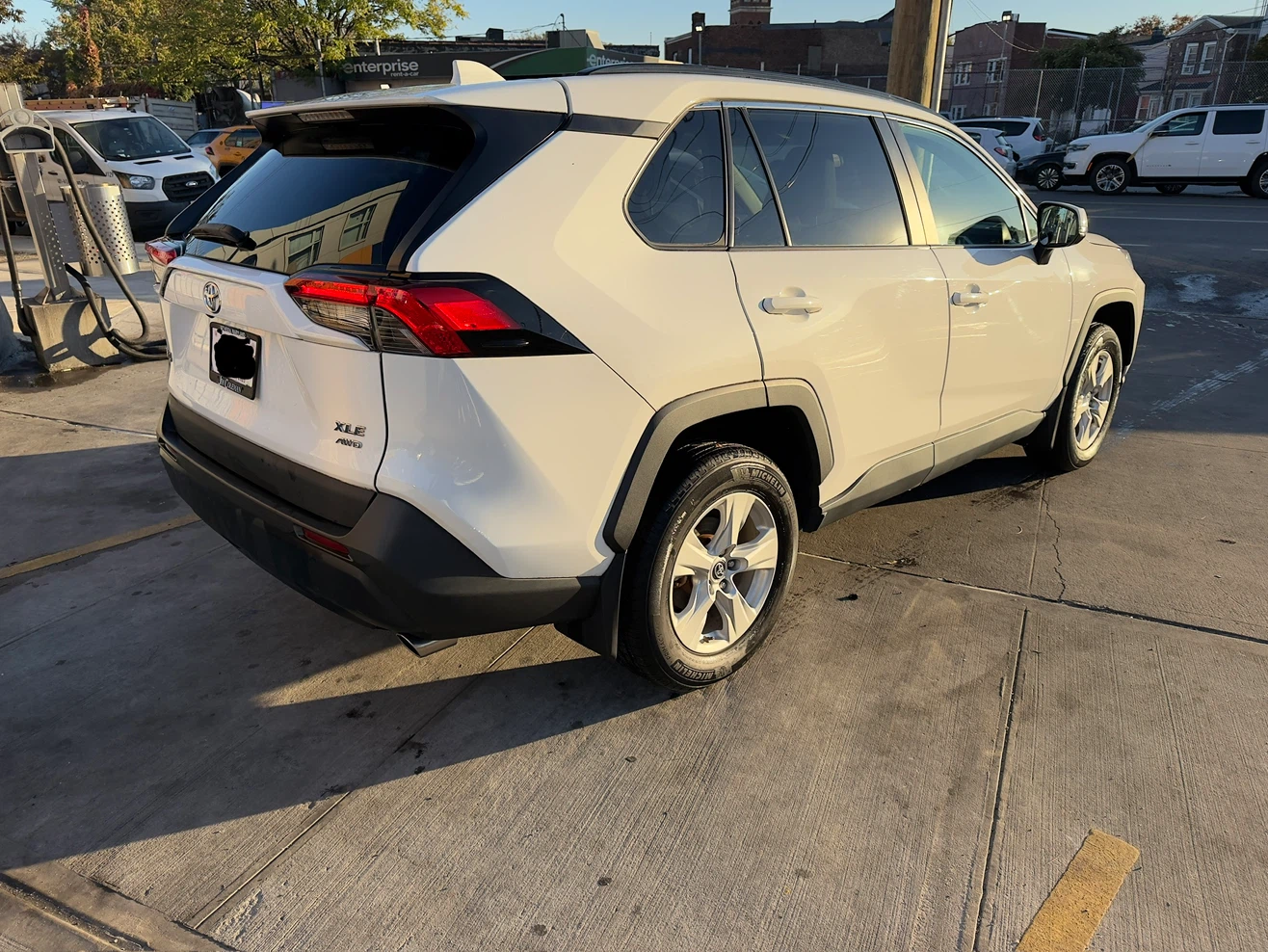 Toyota RAV4 XLE AWD - photo 3