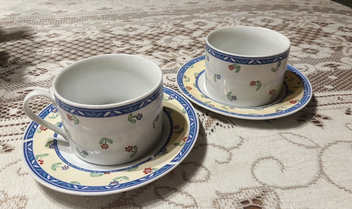 Two tea cup with maching Saucers