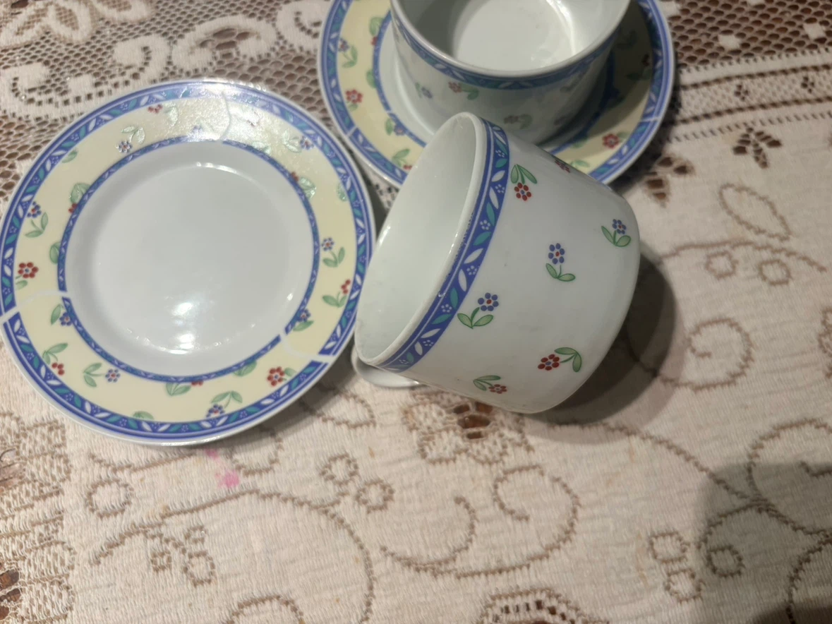 Two tea cup with maching Saucers - photo 2