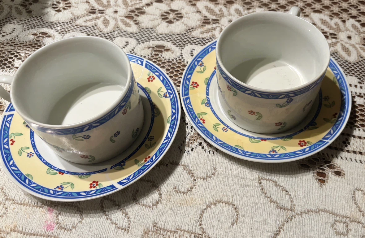 Two tea cup with maching Saucers - photo 3