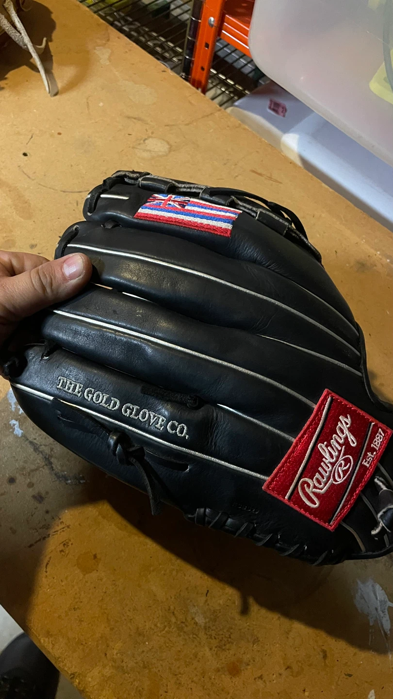 Selection of three baseball gloves - photo 3