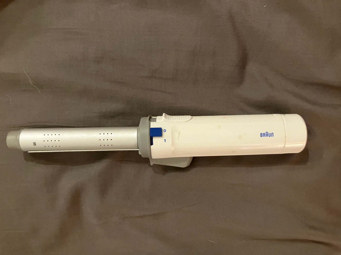 Braun Curling Iron and Assorted Pouches - photo 2