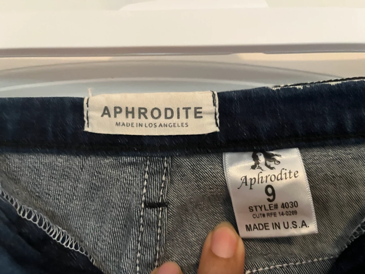 Aphrodite Acid Wash Distressed Jeans Size 9 - photo 2