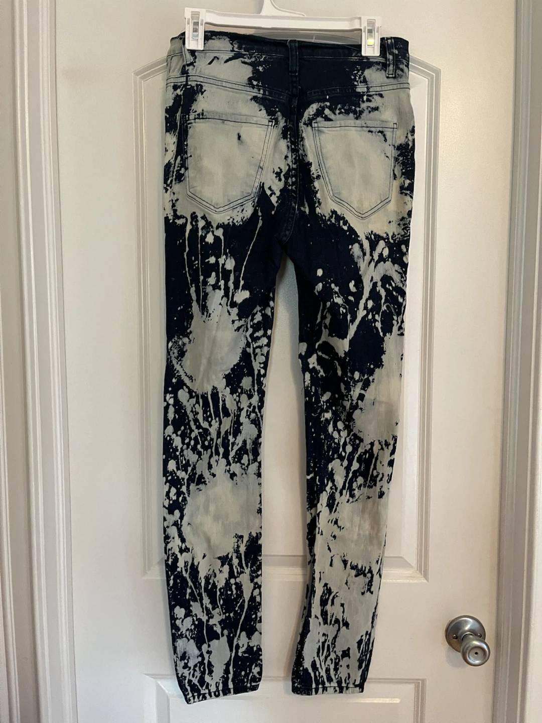Aphrodite Acid Wash Distressed Jeans Size 9 - photo 3