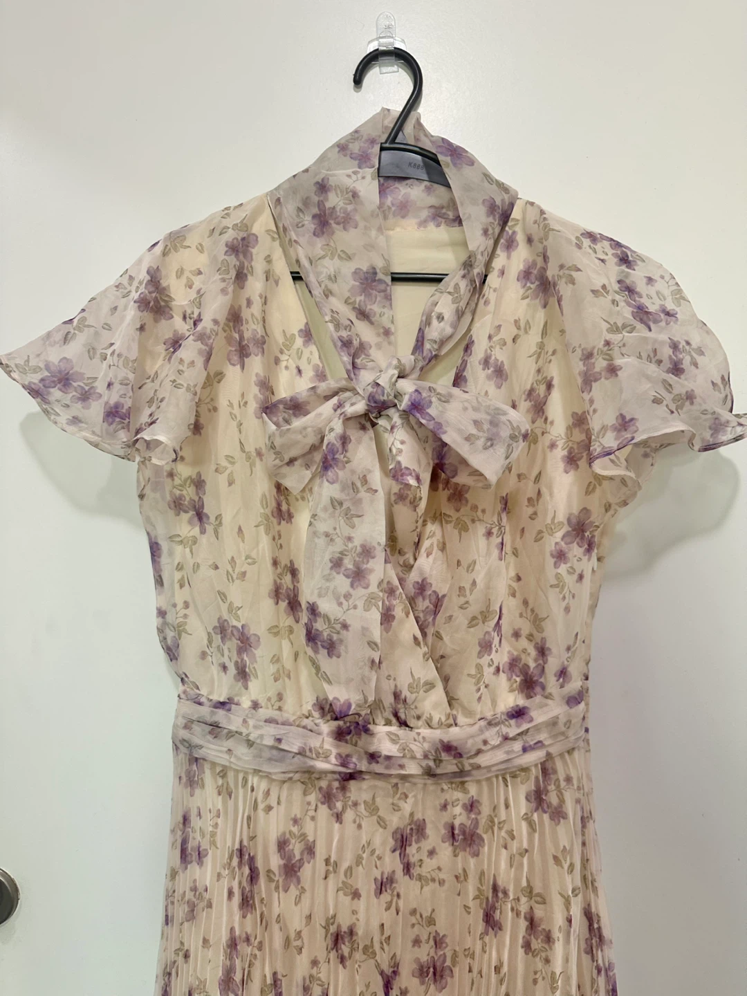 purple floral chiffon midi dress featuring a neck tie-bow - photo 2
