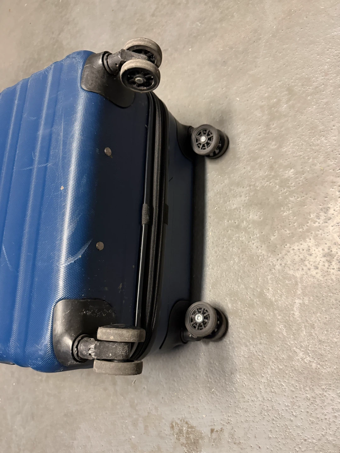 AmazonBasics blue hard-shell spinner luggage - photo 5