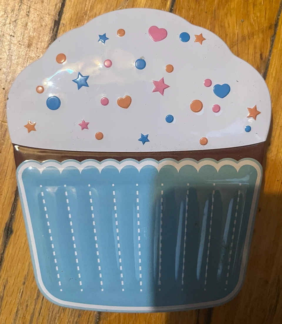 Amazon cupcake gift card tin